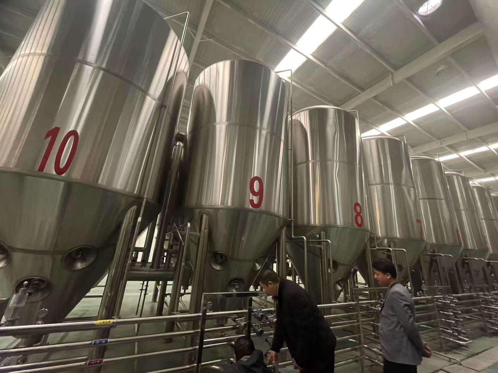 南圣镇精酿啤酒设备厂—平面布置、设备设计、制造、调试、培训等一条龙服务